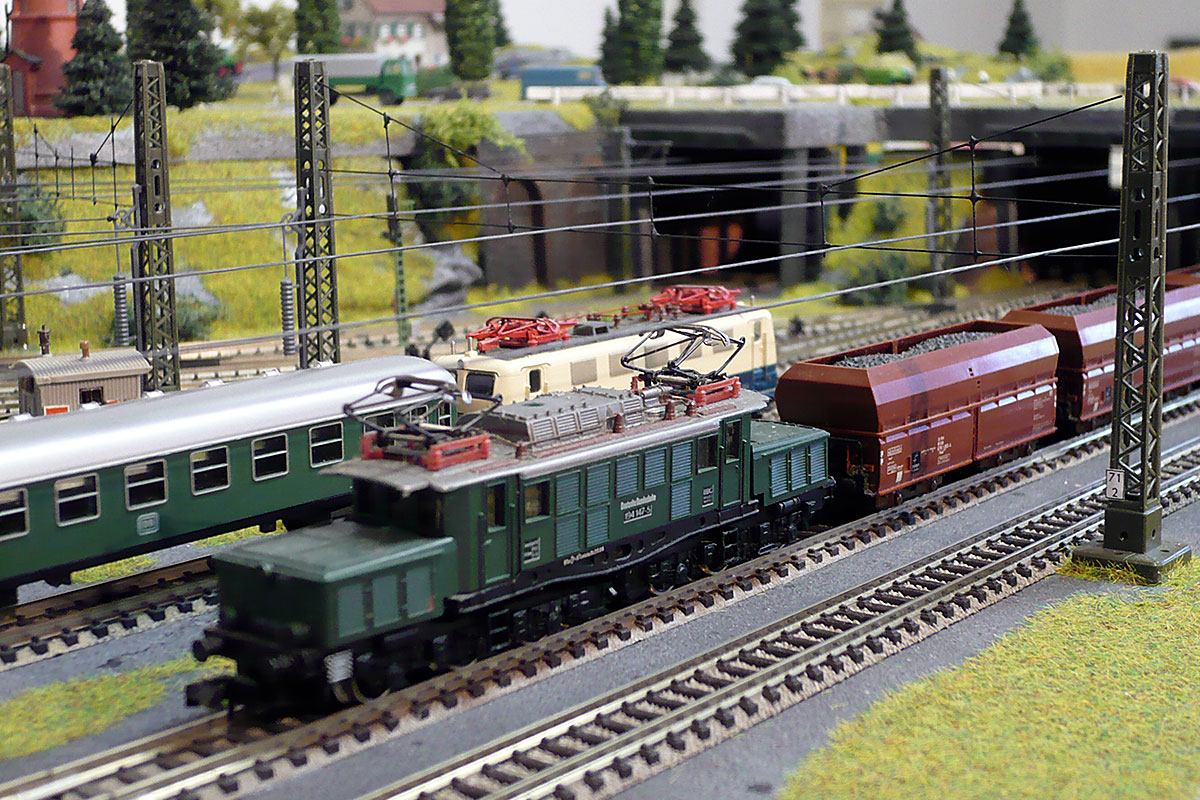 Modellbahn Oberleitung