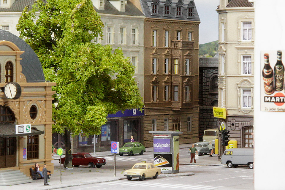 Eisenbahnplatte mit Stadt