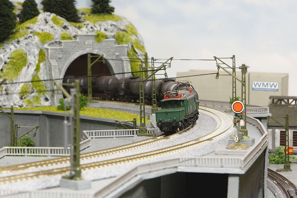 Kurvenüberhöhung bauen auf der Modellbahn